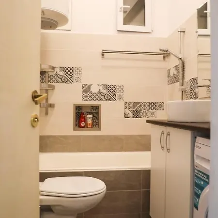 Ultracentral Cozy Near Old Town Appartamento
