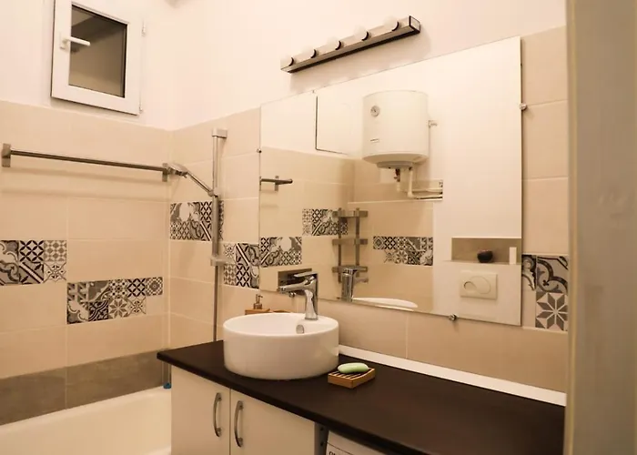 Ultracentral Cozy Near Old Town